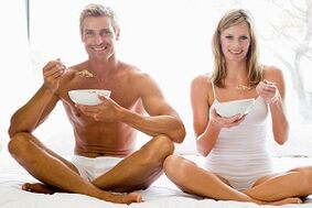 ядене на храна за повишаване на потентността